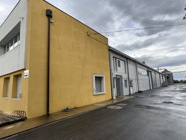 capannone in vendita a Mirandola in zona Carano