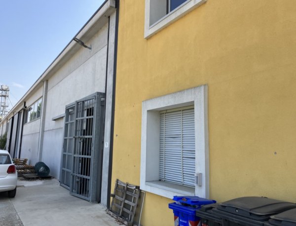 capannone in vendita a Mirandola in zona Carano