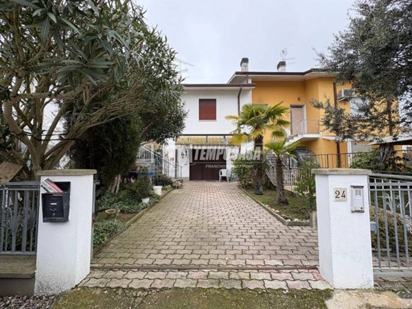 casa indipendente in vendita a Mirandola in zona San Martino Spino