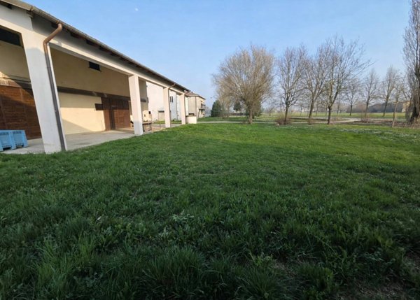 appartamento in vendita a Mirandola in zona Quarantoli