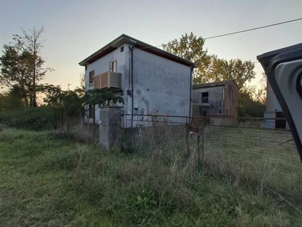 casa indipendente in vendita a Mirandola in zona San Martino Spino