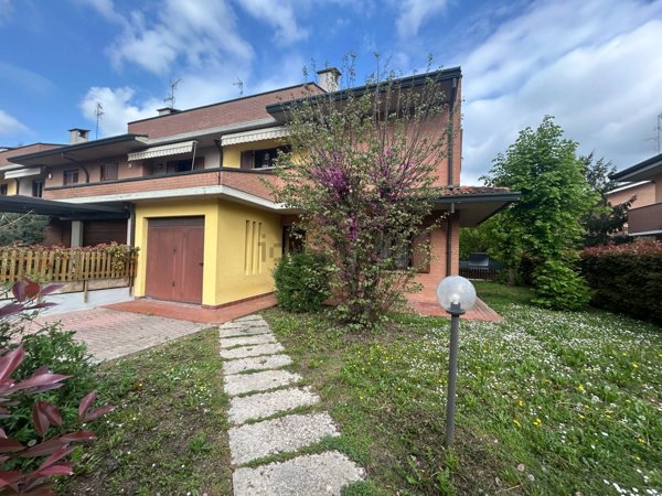 casa indipendente in vendita a Mirandola