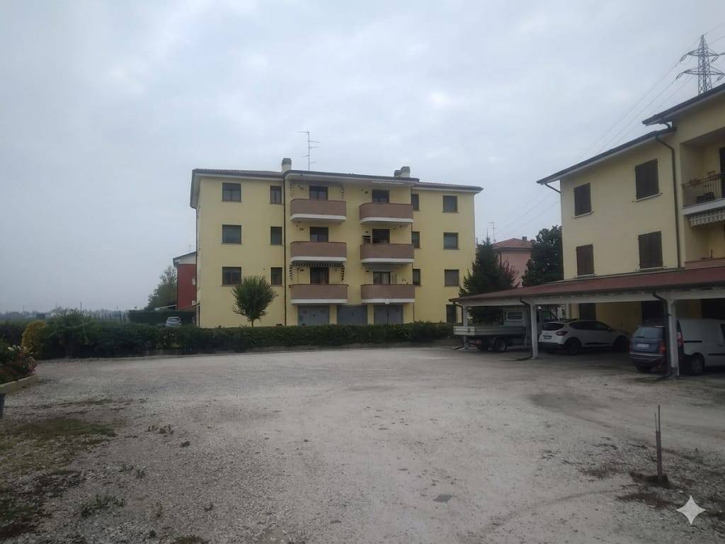 appartamento in vendita a Mirandola in zona Cividale