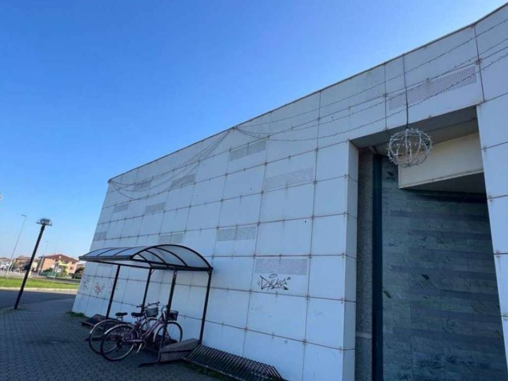 negozio in vendita a Mirandola