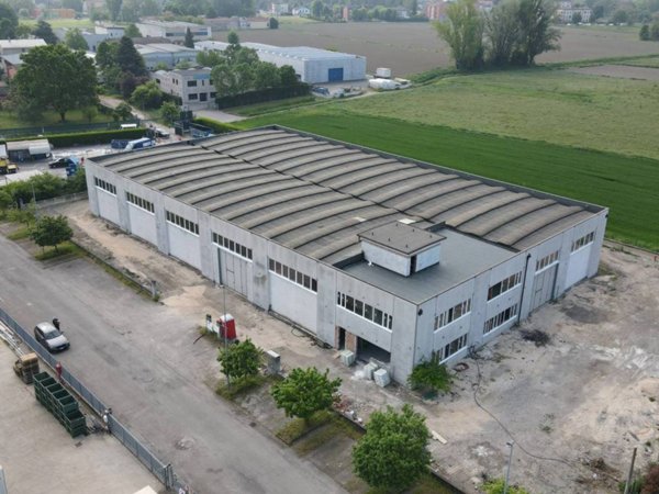 capannone in vendita a Mirandola