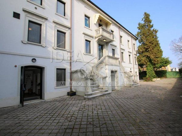 ufficio in vendita a Mirandola