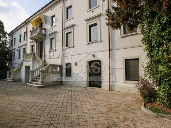 ufficio in vendita a Mirandola