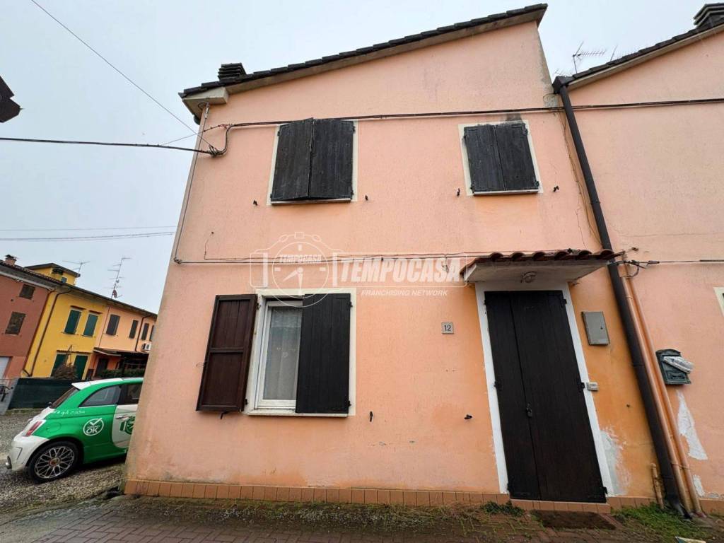 casa indipendente in vendita a Mirandola in zona Quarantoli