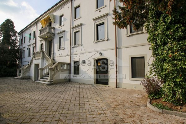 ufficio in vendita a Mirandola