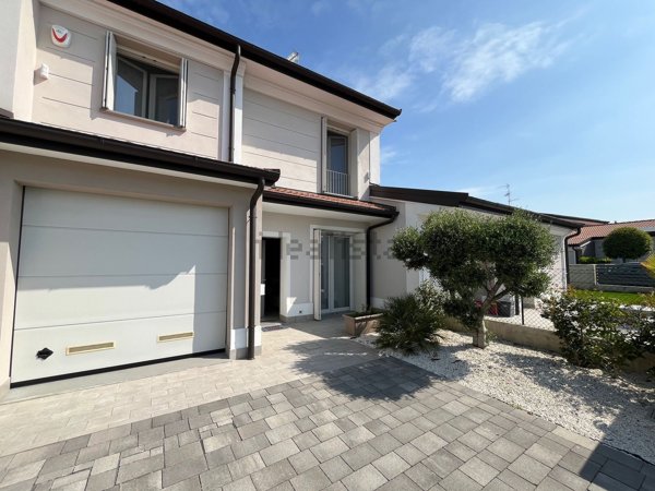 casa indipendente in vendita a Mirandola