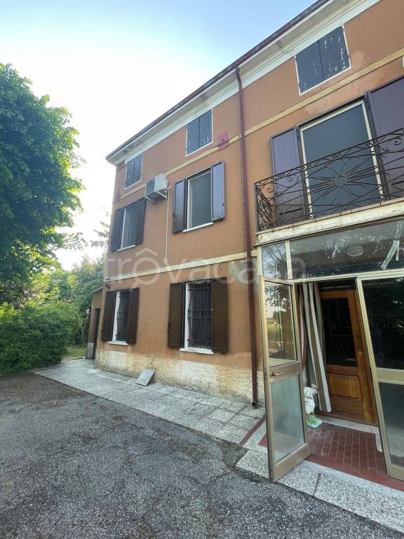casa indipendente in vendita a Mirandola