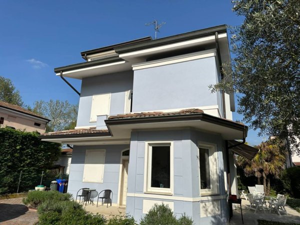 casa indipendente in vendita a Mirandola