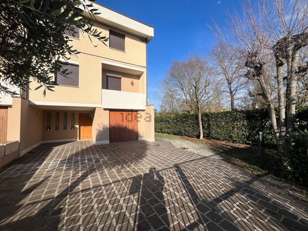 casa indipendente in vendita a Mirandola