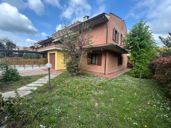 casa indipendente in vendita a Mirandola