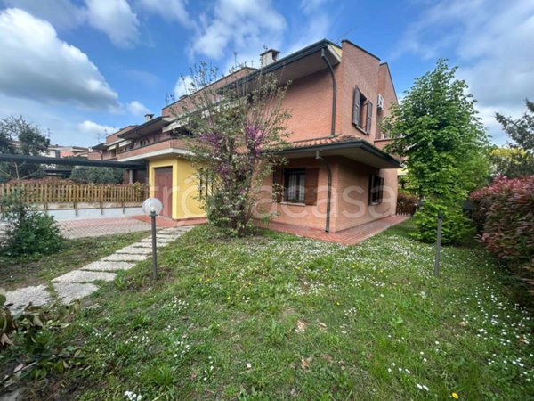 casa indipendente in vendita a Mirandola