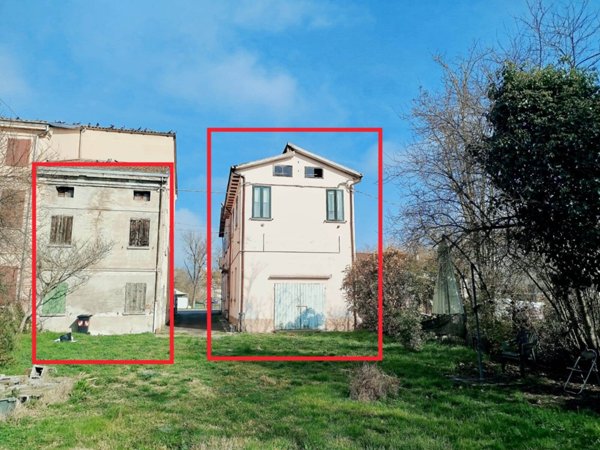 casa indipendente in vendita a Mirandola in zona San Martino Spino