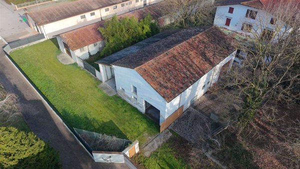 casa indipendente in vendita a Mirandola