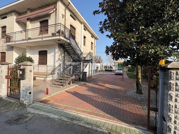 appartamento in vendita a Mirandola in zona Quarantoli