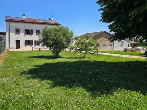 casa indipendente in vendita a Mirandola