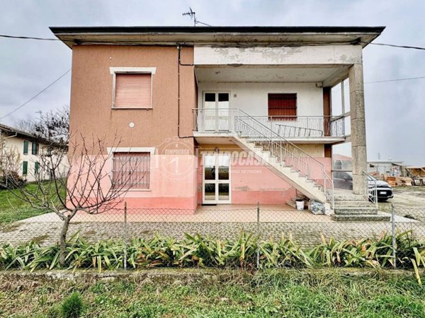 appartamento in vendita a Mirandola in zona Cividale