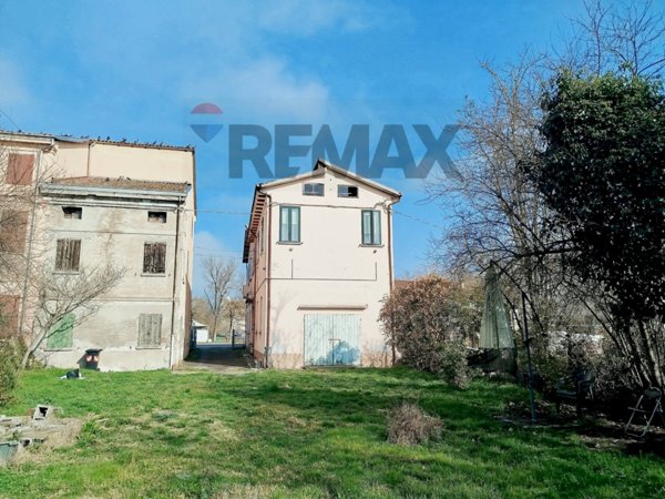 casa indipendente in vendita a Mirandola in zona San Martino Spino