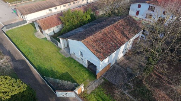 casa indipendente in vendita a Mirandola