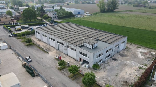 capannone in vendita a Mirandola in zona San Giacomo Roncole