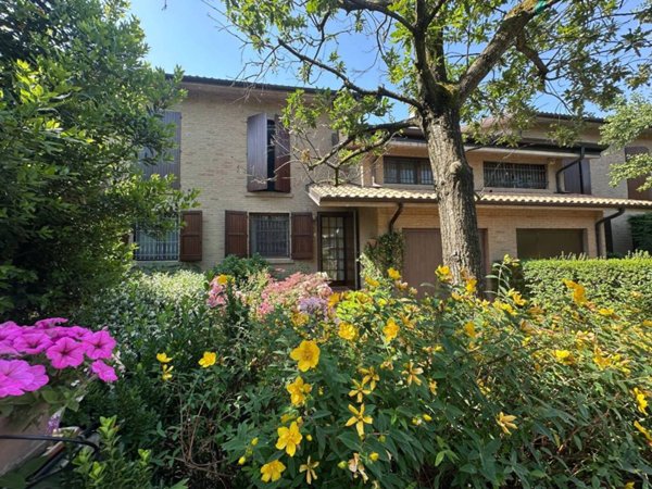 casa indipendente in vendita a Mirandola