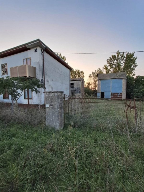 casa indipendente in vendita a Mirandola in zona San Martino Spino
