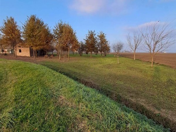 casa indipendente in vendita a Mirandola in zona Cividale