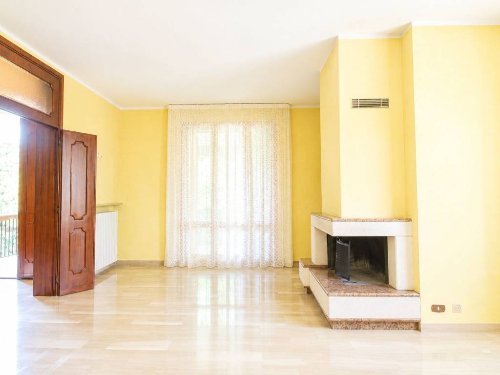 casa indipendente in vendita a Mirandola in zona Carano