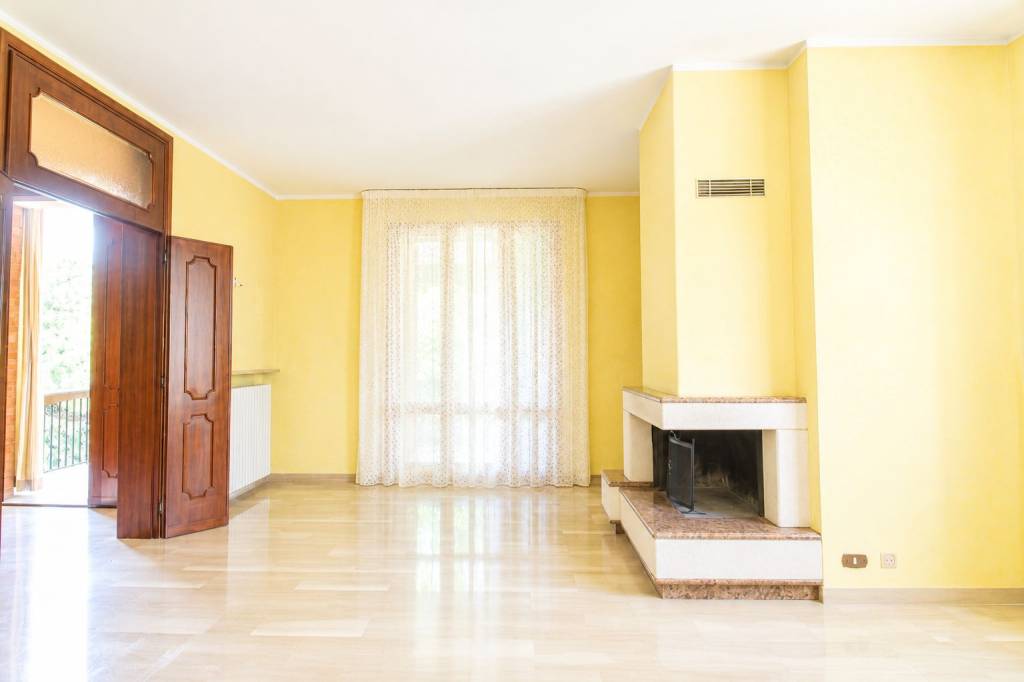 casa indipendente in vendita a Mirandola in zona Carano