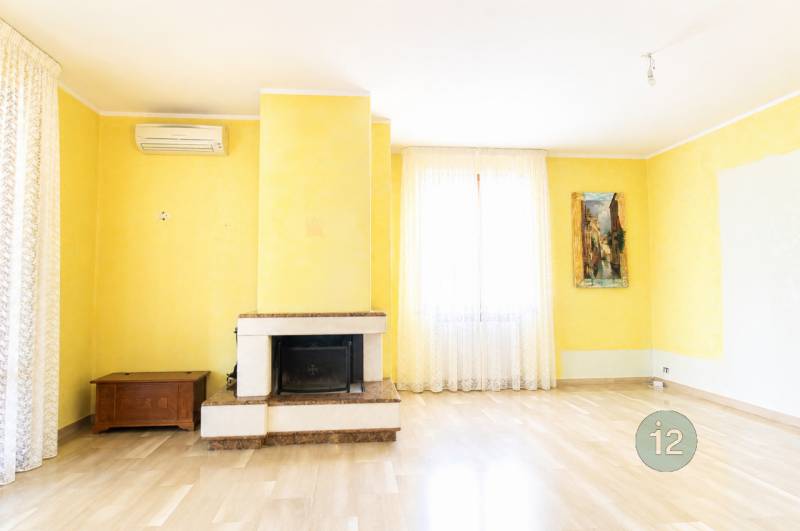 casa indipendente in vendita a Mirandola in zona Carano