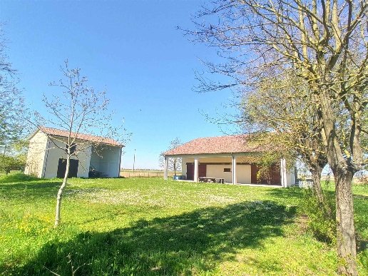 casa indipendente in vendita a Mirandola in zona Quarantoli