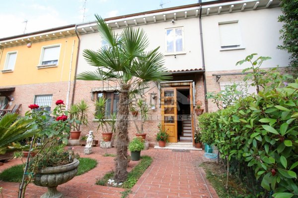 casa indipendente in vendita a Mirandola