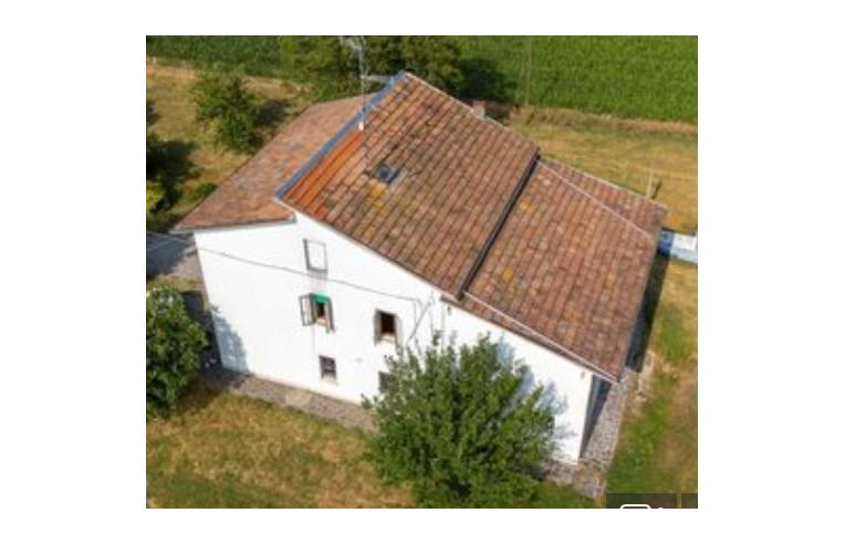 casa indipendente in vendita a Mirandola in zona Carano