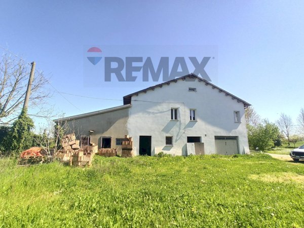 casale in vendita a Mirandola in zona Quarantoli