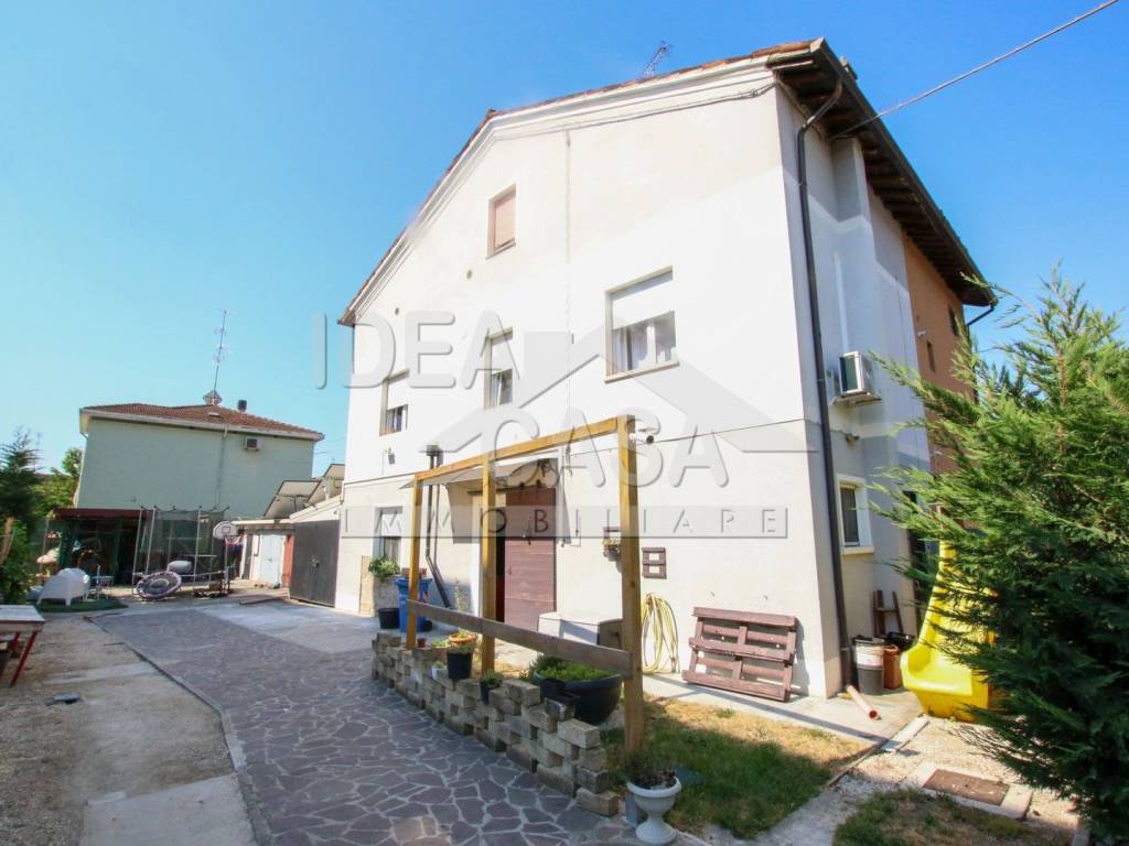 casa indipendente in vendita a Mirandola