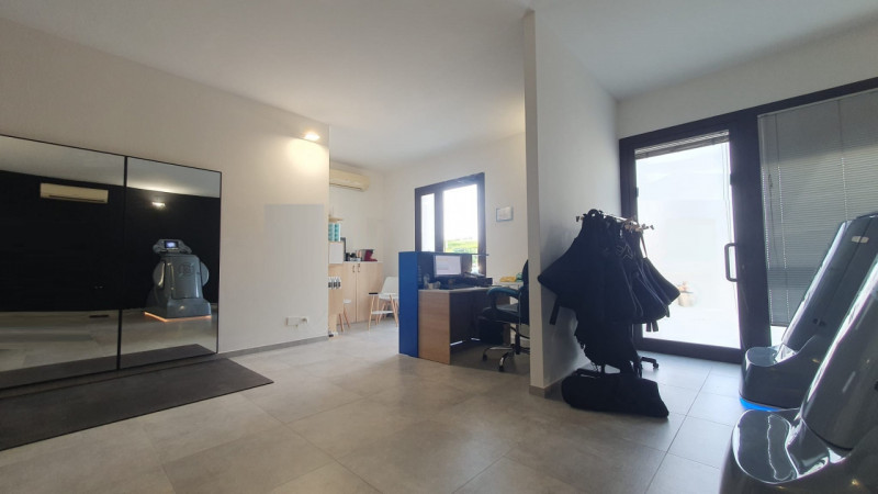 negozio in vendita a Mirandola