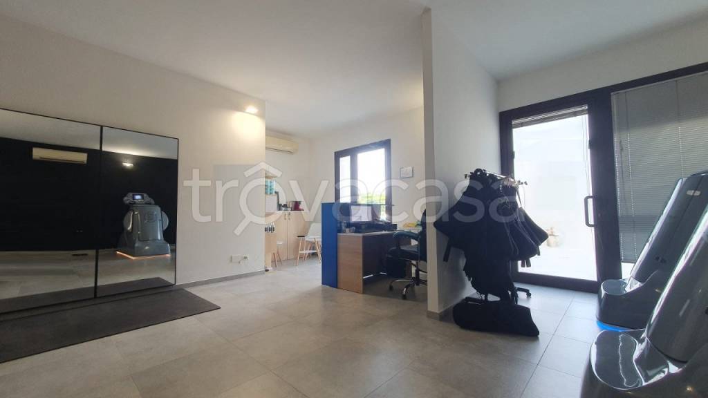 negozio in vendita a Mirandola