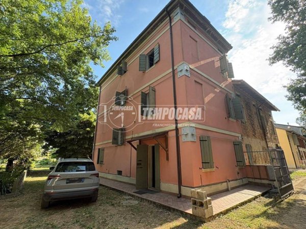 casa indipendente in vendita a Mirandola in zona Cividale