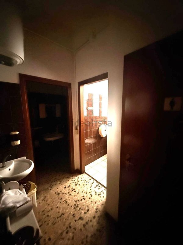 negozio in vendita a Mirandola
