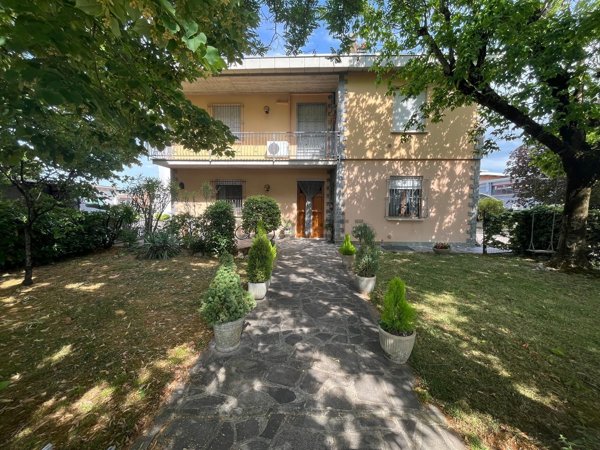 casa indipendente in vendita a Mirandola in zona Cividale