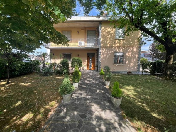 casa indipendente in vendita a Mirandola in zona Cividale