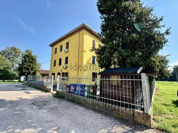 appartamento in vendita a Mirandola in zona Quarantoli