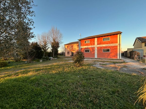 casa indipendente in vendita a Mirandola