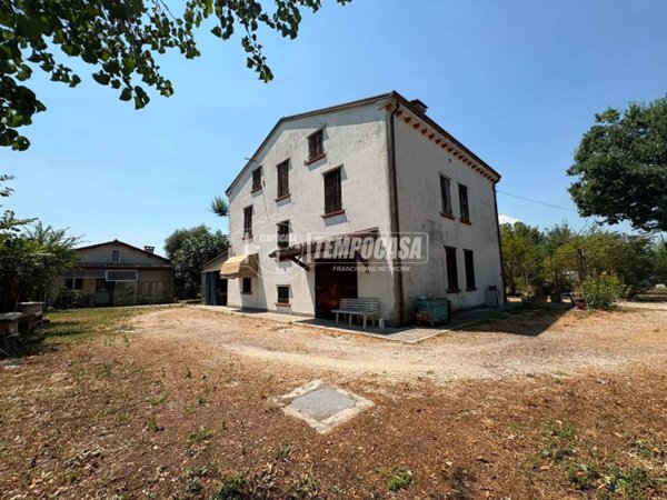 casa indipendente in vendita a Mirandola