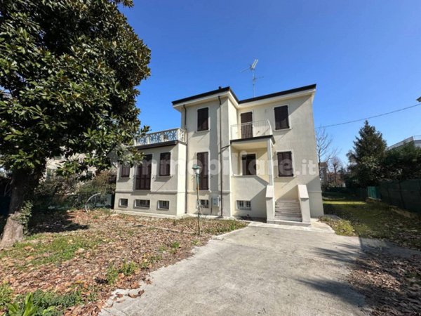 casa indipendente in vendita a Mirandola