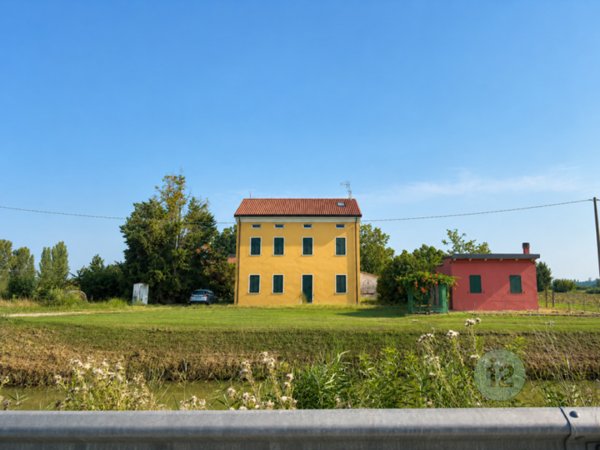 casa indipendente in vendita a Mirandola in zona San Martino Spino