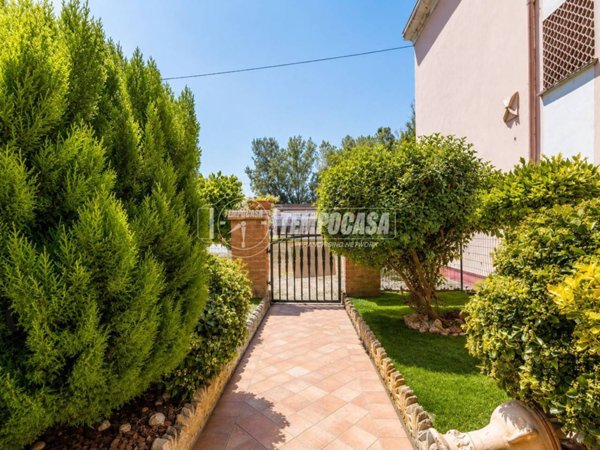 casa indipendente in vendita a Mirandola in zona San Martino Spino